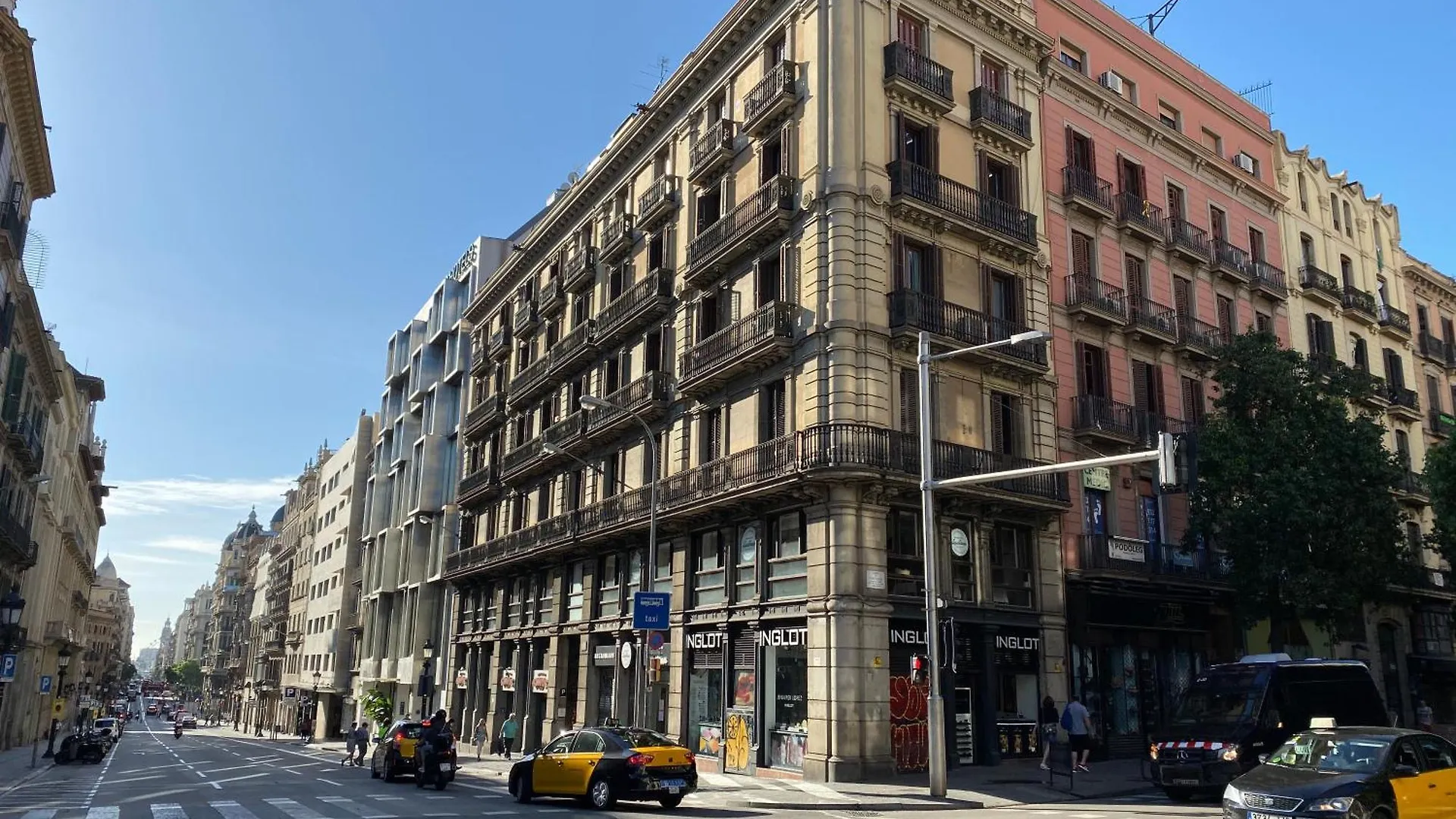 Fontanella Green House Barcellona 2*,