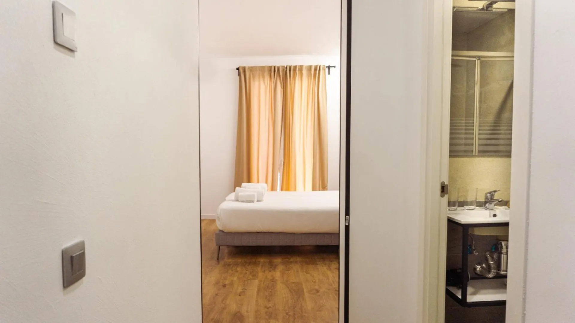Fontanella Green House Barcelona 2*,  Spanien